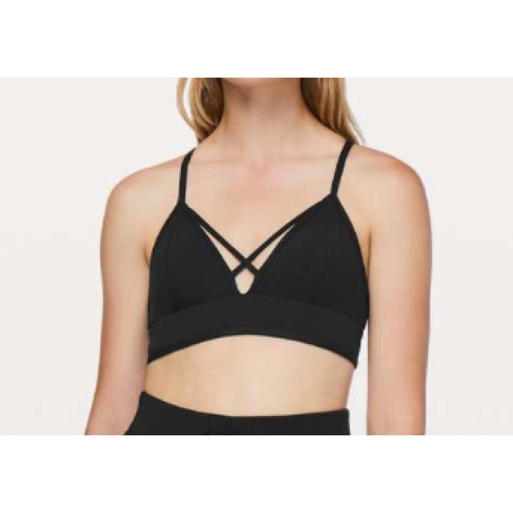 Lululemon Radiant Rhapsody strappy Bra
Black size 6